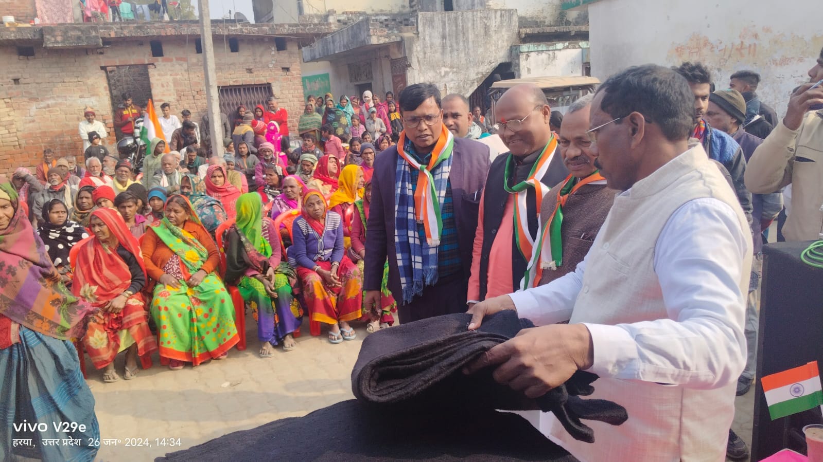 फिशरमैन आर्मी द्वारा जरूरतमंद लोगों को कंबल वितरण
