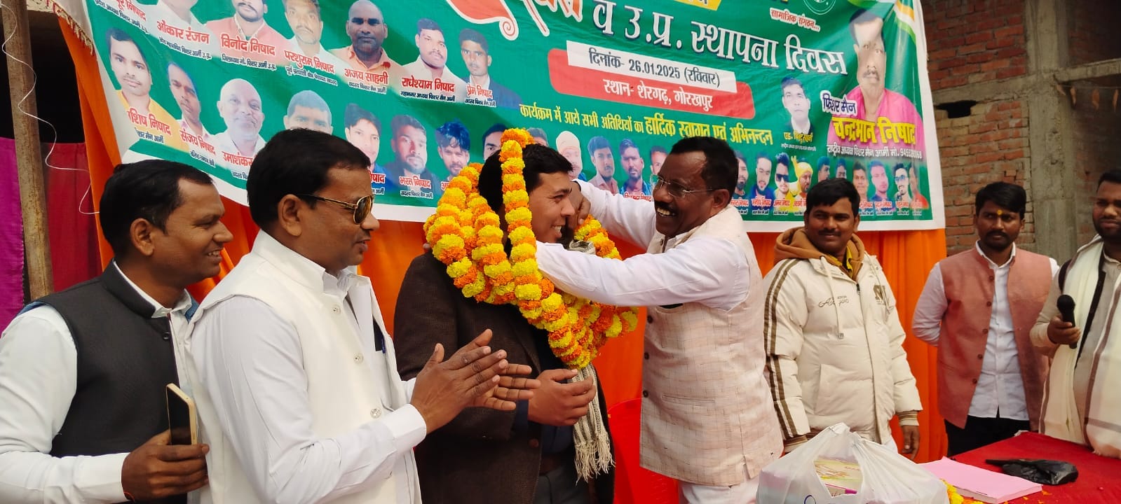 सेवा कार्य में भाग लेने वाले लोगों को फिशरमैन आर्मी द्वारा सम्मानित किया गया