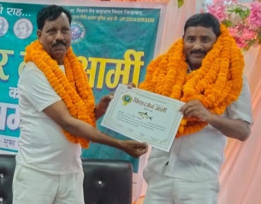 गणमान्य लोगों को दिया गया सम्मान फिशरमैन आर्मी के द्वारा